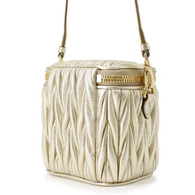 将图像加载到图库查看器中，MIUMIU Materasse Shoulder Bag Gold5NR018 Leather
