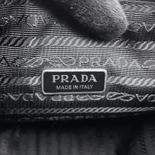 将图像加载到图库查看器中，PRADA Triangle Shoulder Bag Black1BH190 Leather
