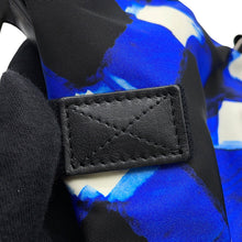 将图像加载到图库查看器中，CHANEL Airline Shoulder Bag Blue/White/Black Nylon

