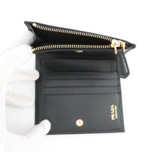 将图像加载到图库查看器中，PRADA Triangle Logo Compact Wallet Black1ML050 Leather
