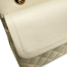 Load image into Gallery viewer, CHANEL Matelasse Double Flap Chain Shoulder Bag WhiteA01112 Lambskin Size 25
