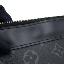 Load image into Gallery viewer, LOUIS VUITTON Pochette・Discovery NoirM62291 Monogram Eclipse
