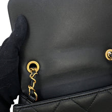 将图像加载到图库查看器中，CHANEL Matelasse Top Handle Mini Flap Bag BlackAS1357 Lambskin
