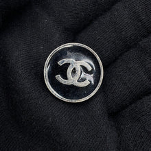 将图像加载到图库查看器中，CHANEL CC Logo Earring Black Metal
