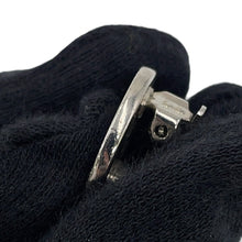 将图像加载到图库查看器中，CHANEL CC Logo Earring Black Metal
