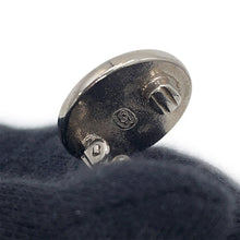 将图像加载到图库查看器中，CHANEL CC Logo Earring Black Metal
