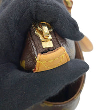 将图像加载到图库查看器中，LOUIS VUITTON Totally BrownM56688 Monogram Size PM
