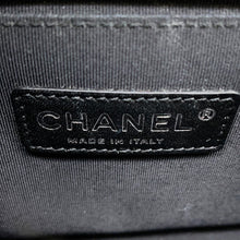 将图像加载到图库查看器中，CHANEL Boy Chanel ChainShoulder Bag BlackA67086 Patent Leather Size 25
