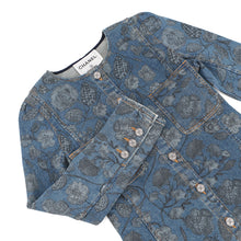 Load image into Gallery viewer, CHANEL Collarless denim jacket Size 38 BlueP70737 94% Cotton, 4% Elastopolyester, 2% Elastane
