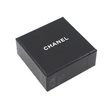 将图像加载到图库查看器中，CHANEL Earring Camellia CC Logo Black Metal Resin
