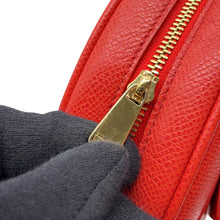将图像加载到图库查看器中，Ferragamo Vara Ribbon Shoulder Bag Red Leather
