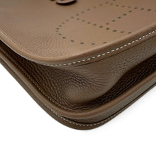 将图像加载到图库查看器中，HERMES Evelyne3 Etoupe Taurillon Clemence Size PM
