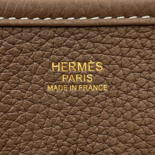 将图像加载到图库查看器中，HERMES Evelyne3 Etoupe Taurillon Clemence Size PM
