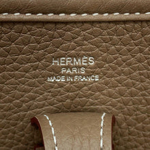 将图像加载到图库查看器中，HERMES Evelyne3 Etoupe Taurillon Clemence Size 23
