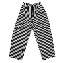 Load image into Gallery viewer, CHANEL Coco Beach Striped Bottom Pants Size 36 Black/WhiteP76233 98% Cotton, 2% Elestain
