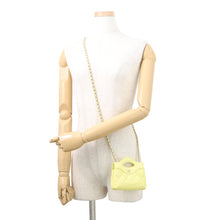 将图像加载到图库查看器中，CHANEL ChainClutch Shoulder Bag YellowAP3875 Lambskin
