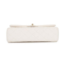 Load image into Gallery viewer, CHANEL Matelasse Double Flap Chain Shoulder Bag WhiteA01112 Caviar Leather Size 25
