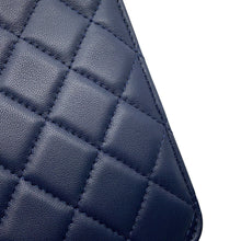 将图像加载到图库查看器中，CHANEL Matelasse ChainShoulder Mini Bag Navy Lambskin
