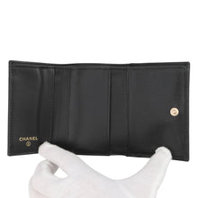 将图像加载到图库查看器中，CHANEL CC Logo Small Flap Wallet BlackAP4655-B20633-94305 Caviar Leather
