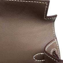 将图像加载到图库查看器中，HERMES Mini Kelly2 Etoupe Epsom
