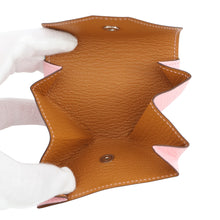 将图像加载到图库查看器中，HERMES Le Van Quatre Verso Rose Sakura/Caramel Chevre Myzore Goatskin
