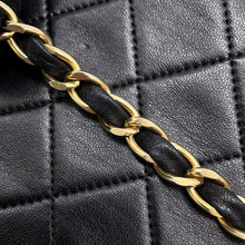 将图像加载到图库查看器中，CHANEL Matelasse Push Lock ChainShoulder Bag Black Lambskin
