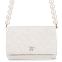 将图像加载到图库查看器中，CHANEL Matelasse Pearl Wallet WhiteAP1841 Lambskin
