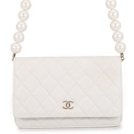 CHANEL Matelasse Pearl Wallet WhiteAP1841 Lambskin