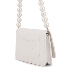 将图像加载到图库查看器中，CHANEL Matelasse Pearl Wallet WhiteAP1841 Lambskin
