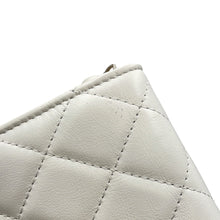 将图像加载到图库查看器中，CHANEL Matelasse Pearl Wallet WhiteAP1841 Lambskin
