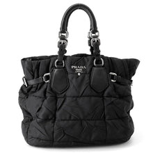 将图像加载到图库查看器中，PRADA Logo Handbag Black Nylon
