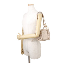 将图像加载到图库查看器中，PRADA Softlux Handbag Beige Leather

