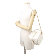 将图像加载到图库查看器中，LOUIS VUITTON Square Bag White/MulticolorM23059 Mongram Emboss
