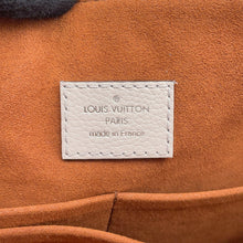 Load image into Gallery viewer, LOUIS VUITTON Haumea GaletM55031 Monogram Mahina
