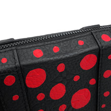 将图像加载到图库查看器中，LOUIS VUITTON LV × YK Soft Trunk Wallet Noir/RedM81905 Monogram・Taurillon Infinity Dot
