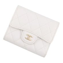 将图像加载到图库查看器中，CHANEL Matelasse Timeless Classics Tri-fold Wallet WhiteAP0229 Caviar Leather
