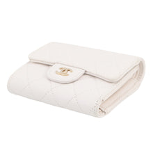 将图像加载到图库查看器中，CHANEL Matelasse Timeless Classics Tri-fold Wallet WhiteAP0229 Caviar Leather
