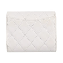 将图像加载到图库查看器中，CHANEL Matelasse Timeless Classics Tri-fold Wallet WhiteAP0229 Caviar Leather
