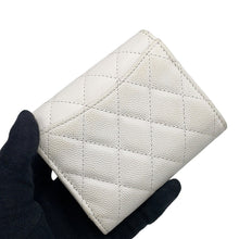 将图像加载到图库查看器中，CHANEL Matelasse Timeless Classics Tri-fold Wallet WhiteAP0229 Caviar Leather
