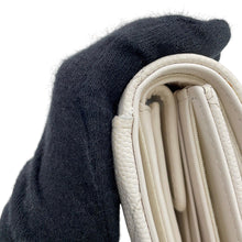 将图像加载到图库查看器中，CHANEL Matelasse Timeless Classics Tri-fold Wallet WhiteAP0229 Caviar Leather
