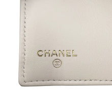 将图像加载到图库查看器中，CHANEL Matelasse Timeless Classics Tri-fold Wallet WhiteAP0229 Caviar Leather
