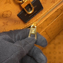Load image into Gallery viewer, LOUIS VUITTON Onthego Creme caramelM45359 Monogram / Giant LV Clafoutis Size GM
