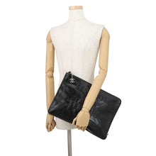 将图像加载到图库查看器中，CHANEL Clutch Bag Black Leather
