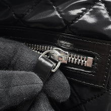 将图像加载到图库查看器中，CHANEL Clutch Bag Black Leather
