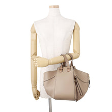 Load image into Gallery viewer, LOEWE hammock SandA538S35X51 2150 Soft Grained Calf Leather Size Small

