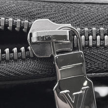 将图像加载到图库查看器中，LOUIS VUITTON Zippy Wallet - Horizontal NoirM11611 Monogram Eclipse
