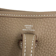 将图像加载到图库查看器中，HERMES Evelyne Long Etoupe/Blue Indigo Taurillon Clemence Size TPM
