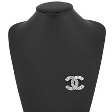 将图像加载到图库查看器中，CHANEL CC Logo Brooch Silver Metal

