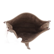 Load image into Gallery viewer, HERMES Evelyne3 Etoupe Taurillon Clemence Size 23
