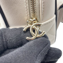 将图像加载到图库查看器中，CHANEL Matelasse Chain Backpack White/BlackAP4514 Lambskin
